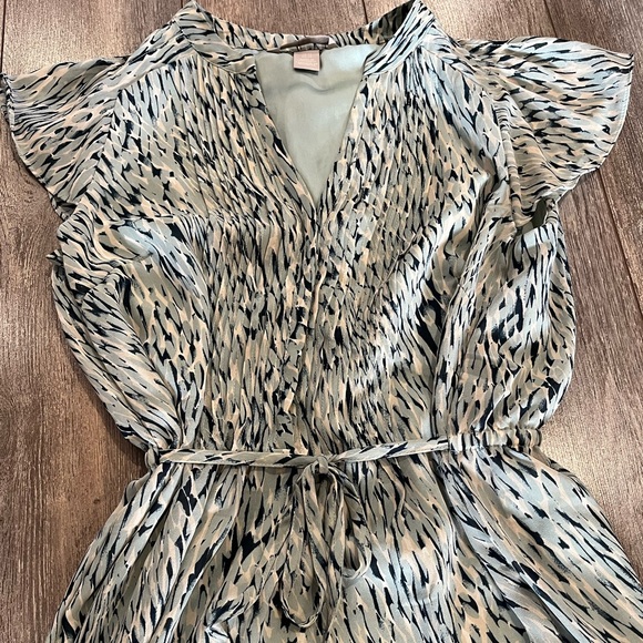 H&M Flutter Sleeved Dress - Picture 4 of 7